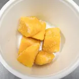 冷凍マンゴー(約50g)（武蔵 丼丸 市が尾店）