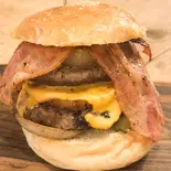 ベーコンパインWバーガー(+ポテト)（MEAT BAR DODONPA！）