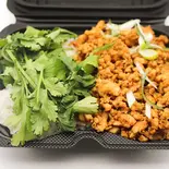 ゆで卵とひき肉トッピング そぼろご飯 Boiled egg topping Minced over rice（Wow！Herb Spice アダルサ八王子）