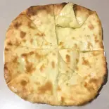 チーズナン Cheese naan（ナマステ・インディアンレストラン）