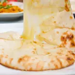チーズナン Cheese naan(インド料理スーリヤ 東麻布店)