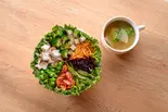 【低糖質】ボイルドサラダボウル＆ヘルシー野菜スープセット（チョップドサラダ専門店 フィットグリーン 恵比寿 Chopped Salad FitGreen Ebisu）