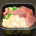 至極の体験を！***中トロ鮪と細切れサーモン丼***（【大トロ/中トロの鮪(まぐろ)専門】bento ya Donmaru/丼丸 sushi bento vendor/tuna expert/Donmaru）