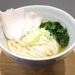 塩だし鶏うどん(薬味ねぎ、国産しっとり鶏胸肉4枚、ホウレン草)(究極の塩だしうどん 京都はんなり)