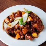 黒酢鶏肉（中国飯店 福龍門）