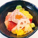 炙り中トロ紅白ちらし（まぐろ屋 炭太郎）