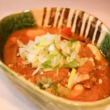 汁まで飲み干したくなるやみつき！【自家製もつ煮込み】（バンバン番長）