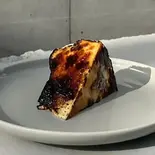平飼い卵のバスクチーズケーキ グルテンフリー対応 Basque cheesecake made with free-range eggs（bego オープンサンド＆カフェ ヴィーガン対応）