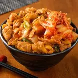 キムチガリバタ鶏丼 Regular Portion of Kimchi and Garlic Butter Chicken Rice Bowl（アサイーボウルが旨い店！レッドチリ）