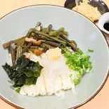 山菜ぶっかけうどん（元咲(げんき)）