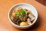 青唐辛子の青から味玉豚まぜそば（白湯麺屋）