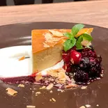 ベイクドチーズケーキ（トラットリア クアルト 池袋店(写真は全てイメージです。表記以外の付け合せ等は日によって変更させて頂きます。)）