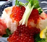 かにといくらのこぼれ寿司（活ふぐとかにの専門店 ハレノヤ）