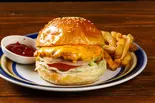 チーズバーガー＆ポテトフライ CHEESE BURGER＆FRENCH FRIES（Dining Bar JAM）