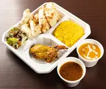 カレーDセット(キーマカレー/チキンカレー/バターチキンカレー/野菜カレー/ダル(豆)カレーから2つ&ライス&ナンもしくはチャパティー&チキンティッカ&サラダ)(インディアン ラソイ)