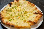 ガーリックチーズナン Garlic Cheese Naan（GURUNG CURRY HOUSE）