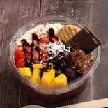 ショコラボウル(いちご,マンゴー,バナナ,ブルーベリー,グラノーラ,クッキー,板チョコ,チョコソース,チョコクランチ)（WHO ARE YOU！？）