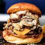 スモーキーベーコン＆マッシュルームチーズバーガー(フレンチフライ付き)（CIRCUS by BURGER’S BASE）