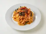 ベーコンとほうれん草のトマトソース（Dining Bar Freely）