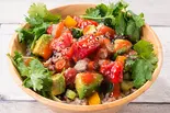 マグロとタコのパクチー入りアジアン風ポキ（十五穀米のヘルシーポキ丼の店 Poke Poke 天下茶屋店）