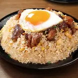 牛中落ちカルビチャーハン 炒飯ダブル 肉ダブル 目玉焼き≪2488≫（チャーハン 皇王 博多店）
