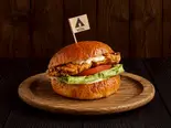 フライドチキンバーガー（全粒粉入り自家製バンズを使用したハンバーガーのお店【teltta】）