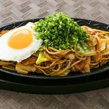 豚ネギ盛目玉焼きそば(鉄板やきそば 名古屋店)