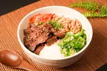 マグロステーキとキムチねば丼(豊洲市場直送魚介のネバとろ丼専門店 漬けとろ亭)