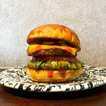 シラチャーハラペーニョチーズバーガー（BURGER CAMPBOYA）