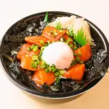 134 海苔玉漬けサーモン丼（魚丼 平尾二丁目店）