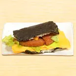 ポーク玉子おにぎり（沖縄料理 やんばる 新宿総本店）