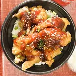 【3個】唐揚げ丼~甘辛レッド~ [3 Pieces] Fried Chicken Rice Bowl - Sweet ＆ Spicy Red（ゼネラルクック・ディベンレストラン）