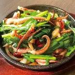 ニラとイカゲソの旨辛炒め（台湾菜館 弘城）