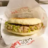 肉夹馍(中国ハンバーガー)（麻辣鴨王）