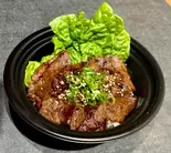 カルビ丼（鶏と牛の焼肉店 五分五分）