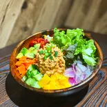 【自家製】スパイシーツナマヨのPOKEBOWL（新鮮本マグロとたっぷり野菜POKEBOWL カナロア 押上店）