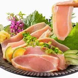 鶏ムネ肉のたたき（SALON AKARI）