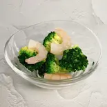 海老とブロッコリーのミニサラダ(バジルソース) Shrimp and broccoli mini salad(生パスタ専門店Greco【グルテンフリーパスタもご用意しております】)