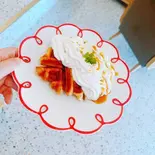 生クリームたっぷりクロップル（カフェ・アンニョン）