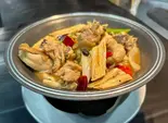 香り立つ土鍋鶏煮込み(名古屋土鶏使用)（味香閣）