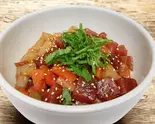 食べるラー油が決め手！ピリ辛海鮮ユッケ（【和洋創作カフェ】米粉~Kome-Kona~）