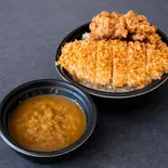 満腹保障カレー丼(ロースカツ2、唐揚げ2、カレー300)（【腹パン確定の店！】どどん屋）