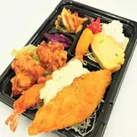 Aおかず(鶏の唐揚げ+エビフライ+白身魚)（デリバリーレスト広島三篠店）