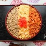 そぼろ丼3色レッド（京のだし香る『親子丼日和』 Oyakodon biyori）