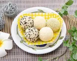 ゴマ団子こしあん Sesame Ball with Red Bean Paste（手作り豚まん専門店龍福-RYUFUKU-桃谷店）