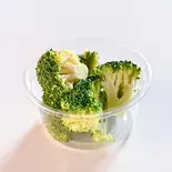 生から茹でる農場直送の新鮮ブロッコリー 50g Fresh Domestic Broccoli 50g（鶏胸肉とブロッコリー チキンブラザーズ 新宿店 Chicken Brothers Shinjuku）