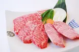 和牛上カルビ 100g（焼肉 だるま）