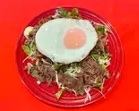 焼肉サラダ＆目玉焼き（Y's Cafe）