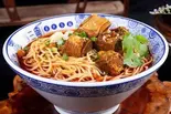 红烧排骨面 スペアリブの中国醤油ラーメン（ビャンビャン麺 朋友）