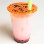 【2】イチゴラッシータピオカ Mサイズ Strawberry Lassi Tapioca（HATTI KEBAB(ハッティ ケバブ) 大阪駅前第三ビル店）